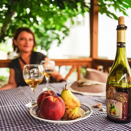 Гостевой дом Yoanna 2*