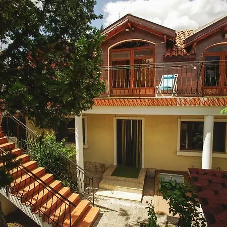 Guest house Yoanna 2*